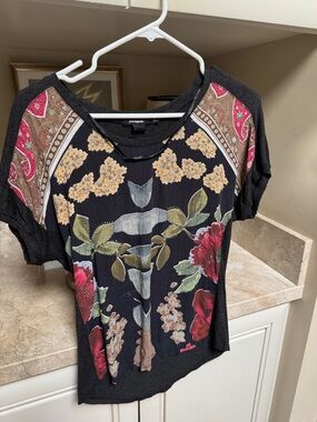 Vintage Desigual Black Short-Sleeve Scoop Neck Tee with Red & Green Floral Motif